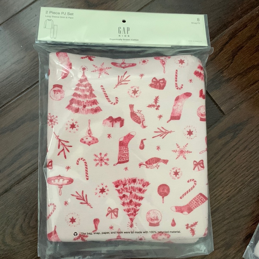 Gap Kids 2 piece PJ set.